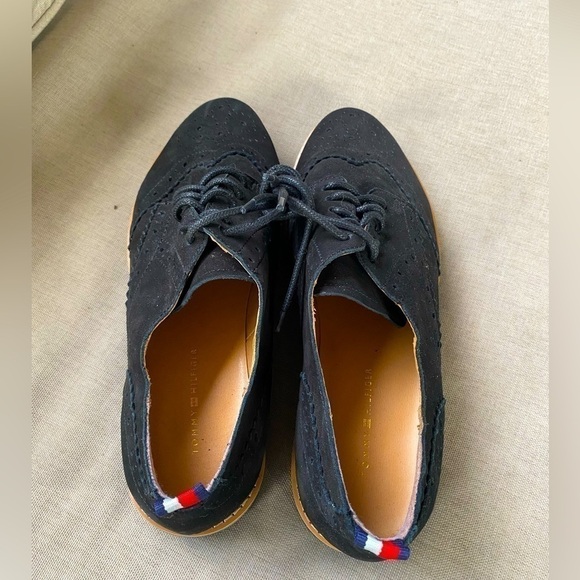 TOMMY Hilfiger Wing Oxfords Black Size 8.5